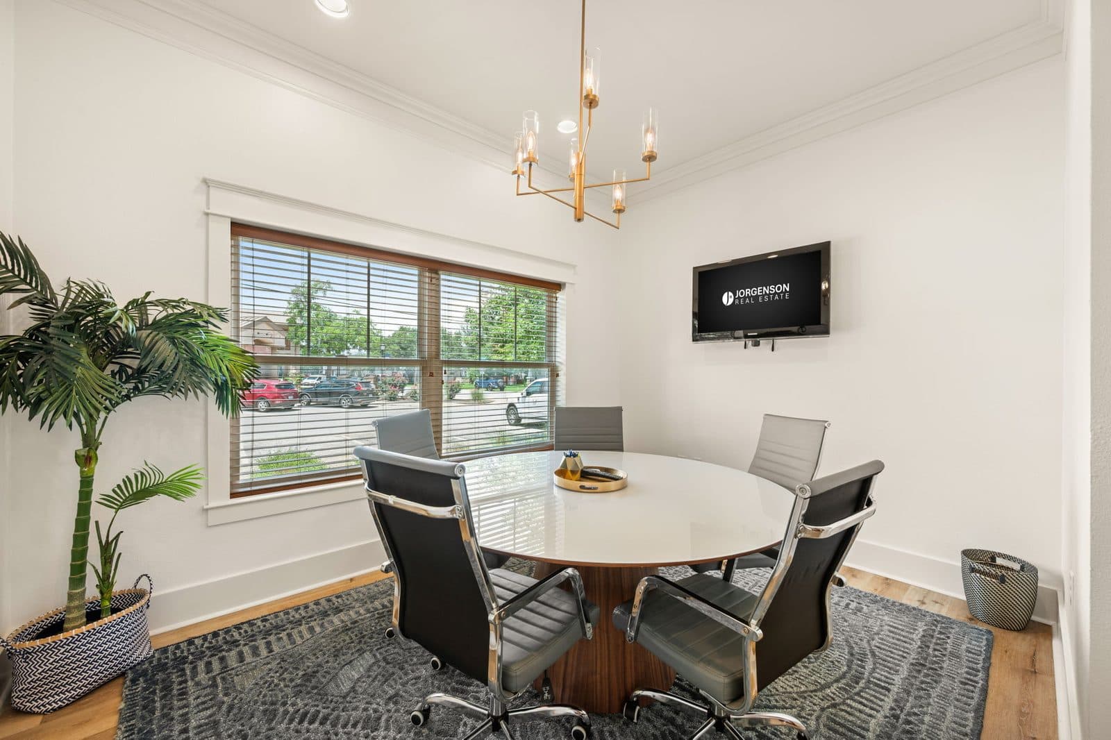 Small meeting room with a round table and a wall screen